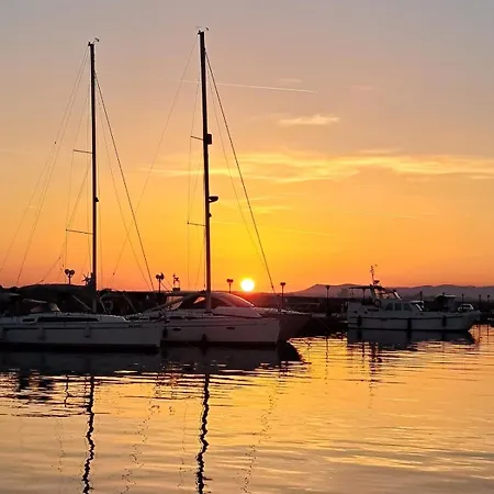 Apartment Kambani 1 *