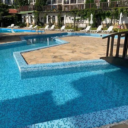 アパート Kambani 1 *